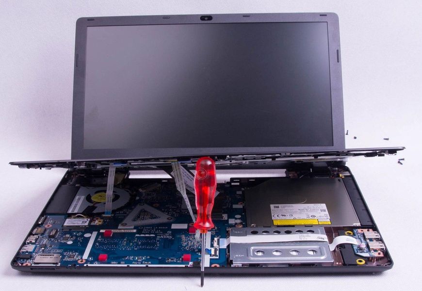 How much gold a laptop contains