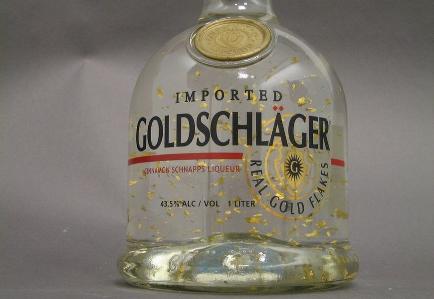 Goldflocken in alkoholischen Getränken