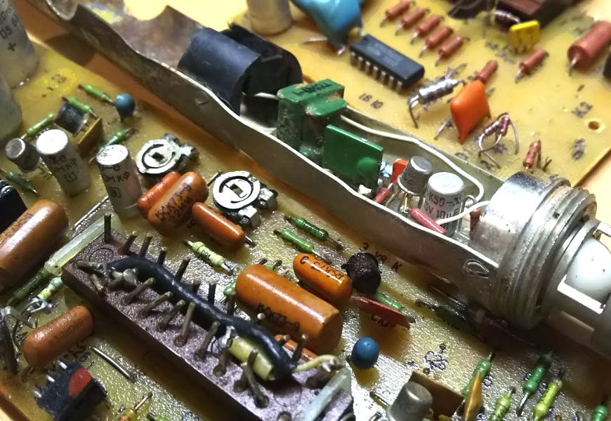 Microcircuits contenant des métaux précieux