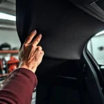 Фото по теме: Как самостоятельно перетянуть потолок автомобиля черной алькантарой.