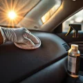 Фото по теме: Защитите пластик салона от выгорания: нанесите качественный матовый полироль с УФ-фильтром.