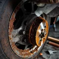 Фото по теме: Как быстро удалить ржавчину с литых дисков и суппортов кислотным очистителем (Iron).