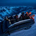 Фото по теме: 7 лучших универсальных багажников на рейлинги для перевозки лыж и сноубордов.