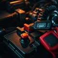 Фото по теме: Напряжение на клеммах аккумулятора при работающем двигателе на холостом ходу.