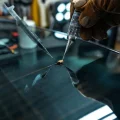 Фото по теме: Как быстро отремонтировать нити обогрева заднего стекла токопроводящим клеем (Контактолом).